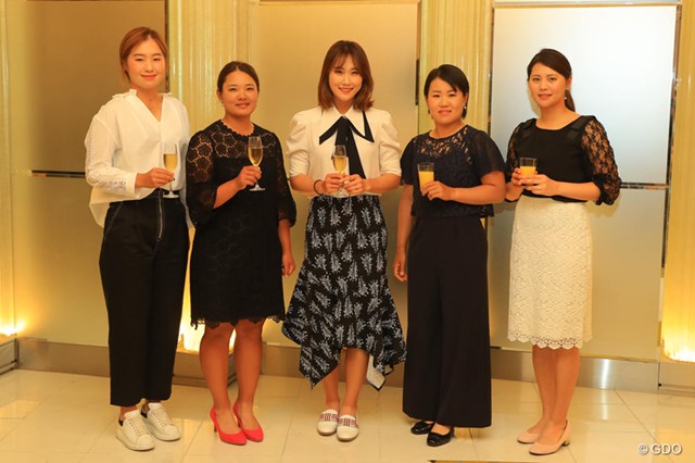 ドレスアップ姿のメジャー前夜祭 キム ハヌル 新垣比菜ら出席 国内女子ツアー Lpga Gdo ゴルフダイジェスト オンライン