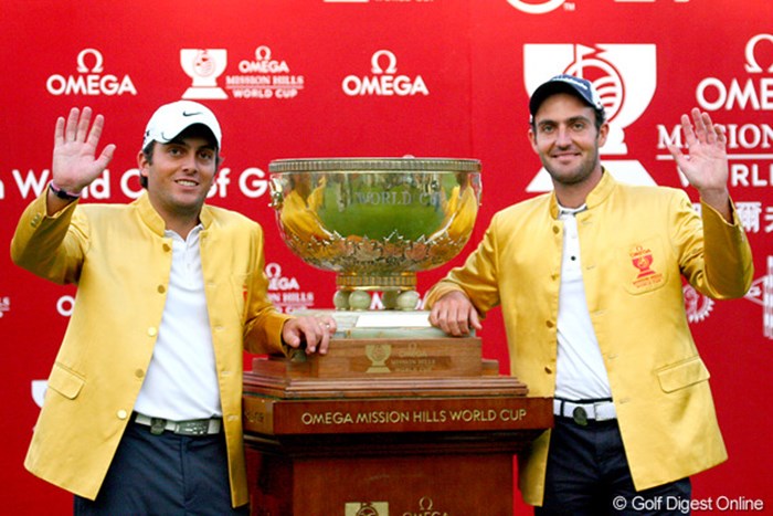 母国イタリアに初となる世界一のタイトルをもたらしたE.モリナリ（右）とF.モリナリ 2009年 WGC「オメガミッションヒルズワールドカップ」最終日