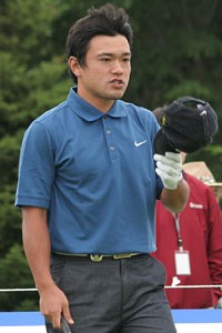 2006年 プレーヤーズラウンジ 藤島豊和 帽子を脱いでお辞儀をしながら「今日もゴルフをさせてくださってありがとうございます」と、心の中でつぶやく藤島豊和
