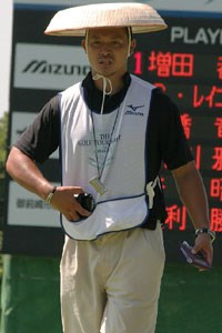 2006年 プレーヤーズラウンジ 串田雅実さん プロより目立つと評判の串田さんだが、来シーズンは女子ツアーでこのパフォーマンスを続けるのだろうか！？