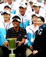 2006年 プレーヤーズラウンジ 近藤智弘 今年も大勢の地元・ボランティアのみなさんが参加して、大会を盛り上げてくださいました。「ありがとうございました！」（近藤）