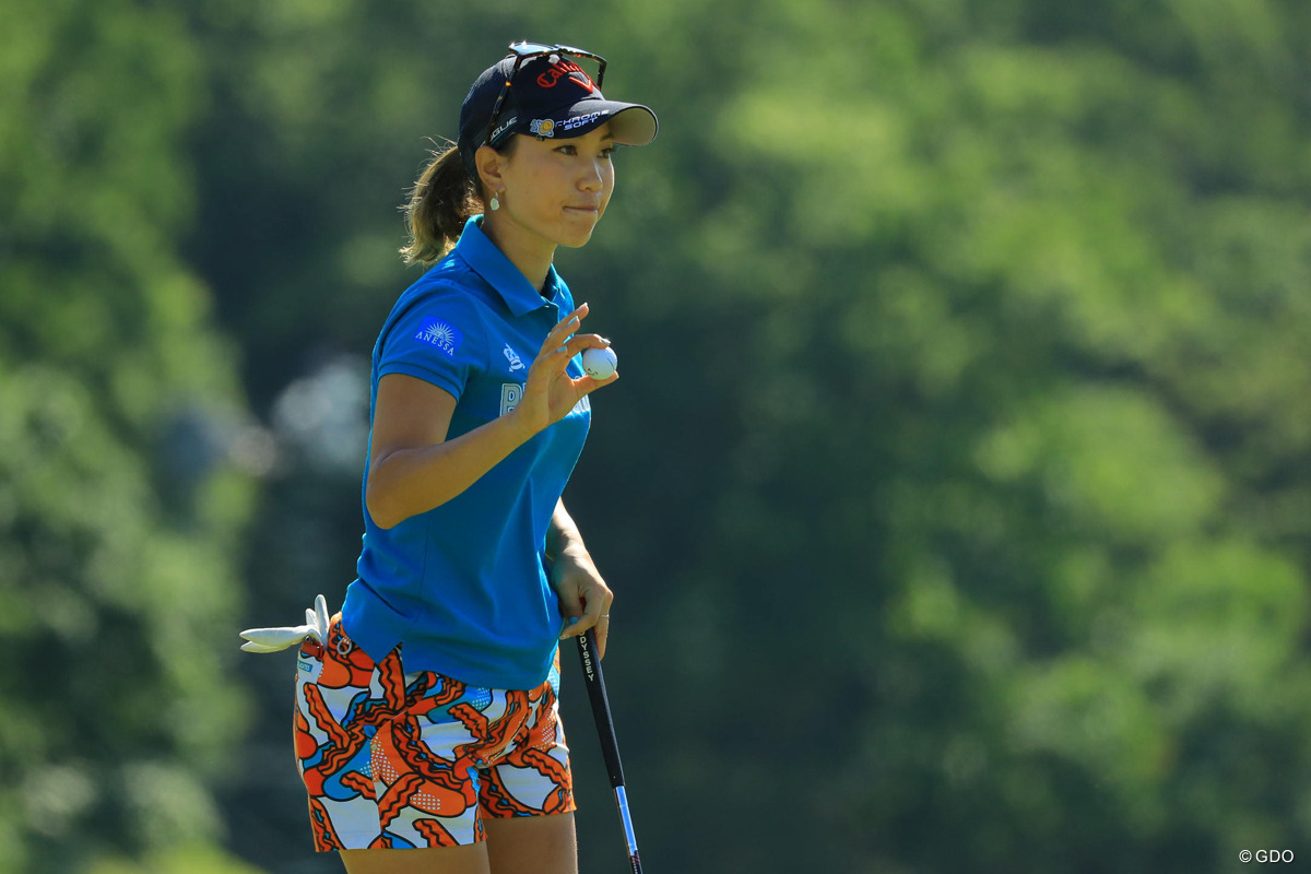 2年分の悔しさぶつける 上田桃子が首位発進