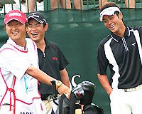 2006年 プレーヤーズラウンジ 平塚哲二 谷原秀人 ワールドカップで貴重な体験をした平塚哲二（左奥）と谷原秀人（右）