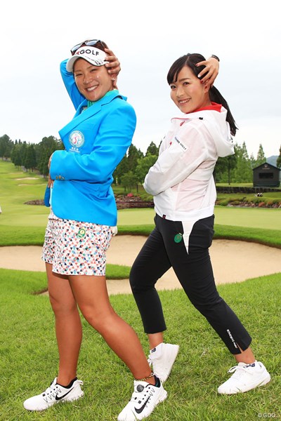 2018年 宮里藍 サントリーレディスオープンゴルフトーナメント 最終日 成田美寿々と青木瀬令奈 仲良しの瀬令奈ちゃんと、何のポーズだって？