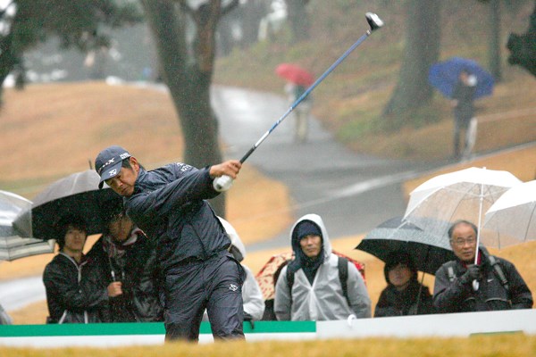 2009年 ゴルフ日本シリーズJTカップ 初日 藤田寛之 先週は日本代表として「オメガミッションヒルズワールドカップ」に出場していた藤田寛之が首位タイ発進！