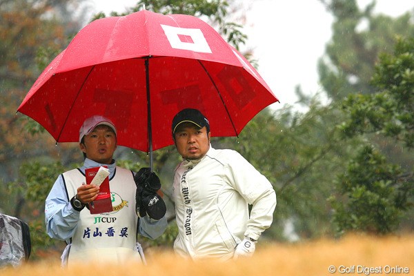 2009年 ゴルフ日本シリーズJTカップ 初日 片山晋呉 今シーズン未勝利の片山晋呉は17位タイ。最終戦で有終の美を飾りたいところだが…