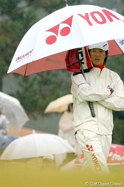 2009年 ゴルフ日本シリーズJTカップ 初日 石川遼 本調子から程遠い内容のためか、この日はほとんど笑顔が見られなかった