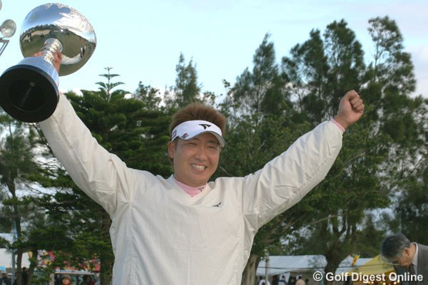 2006年 アジア・ジャパン沖縄オープン 最終日 高山忠洋 我慢のゴルフを続けた高山忠洋がツアー2勝目を挙げた