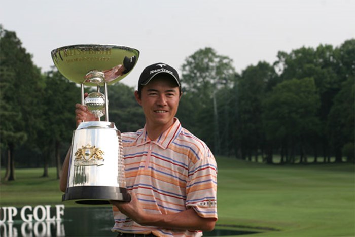 2002年「ダンロップフェニックス」以来の優勝を果たした横尾要 2006年 三菱ダイヤモンドカップゴルフ 最終日 横尾要
