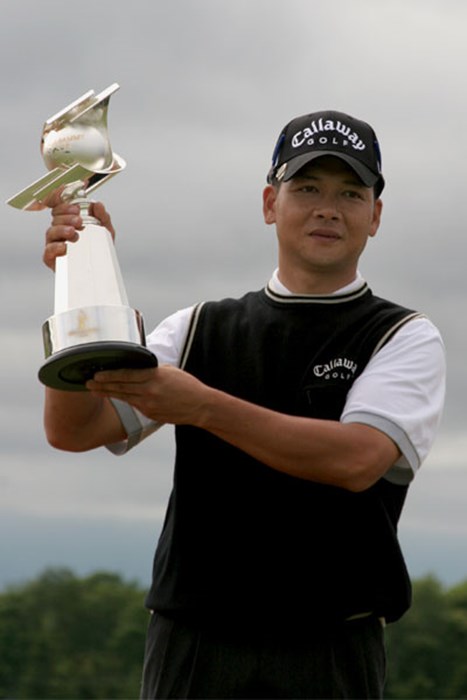 ツアー通算2勝目を飾った葉偉志 2006年 セガサミーカップゴルフトーナメント 最終日 葉偉志