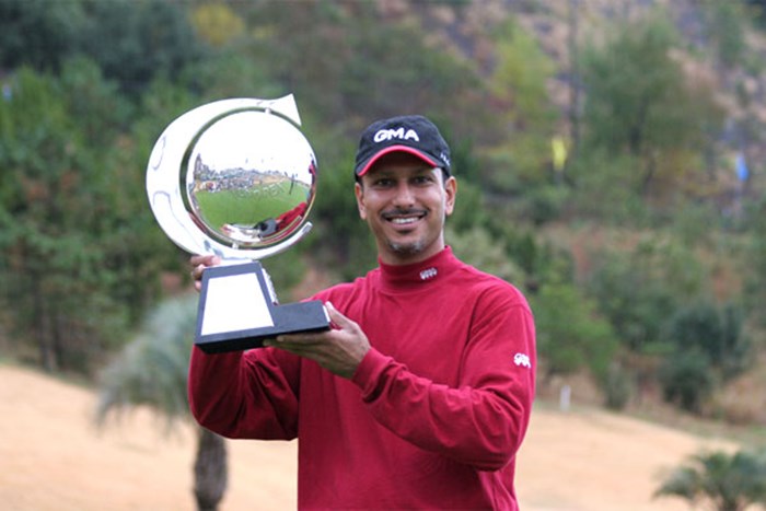 日本ツアー初優勝を果たしたインドのジーブ・ミルカ・シン 2006年 カシオワールドオープンゴルフトーナメント 最終日 ジーブ・ミルカ・シン