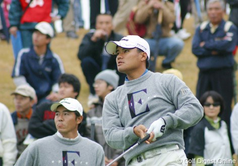 2006年 カシオワールドオープンゴルフトーナメント 初日 横尾要 宮里優作 ウィと同じ組でラウンドした横尾要と宮里優作はペアルックで登場！