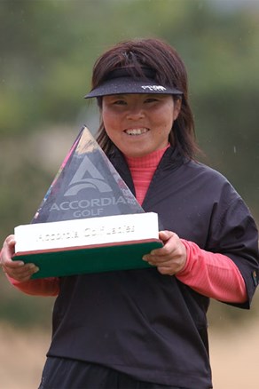 早くも今季1勝目！不動裕理が1打差を守りきっての勝利