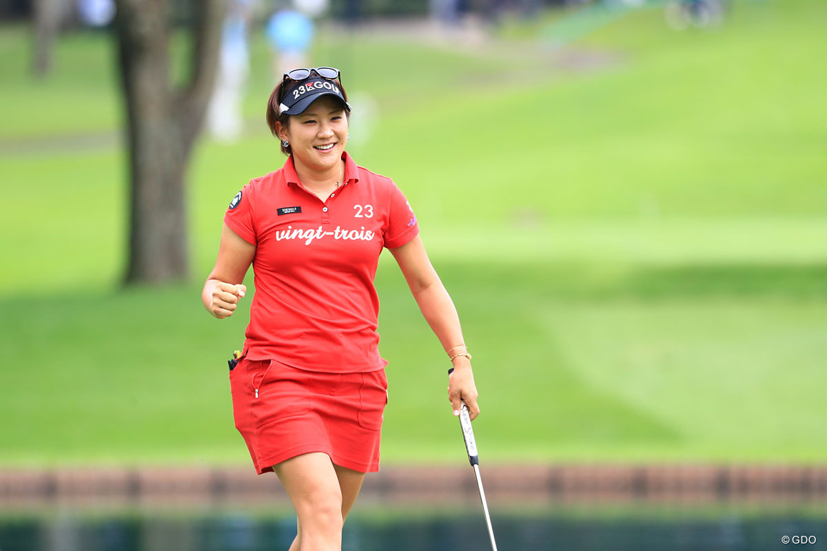 成田美寿々が3打差首位 大山志保らが追う