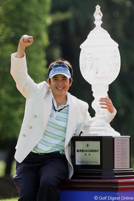 5年ぶりの優勝を果たした天沼知恵子 2006年 廣済堂レディスゴルフカップ 最終日 天沼知恵子