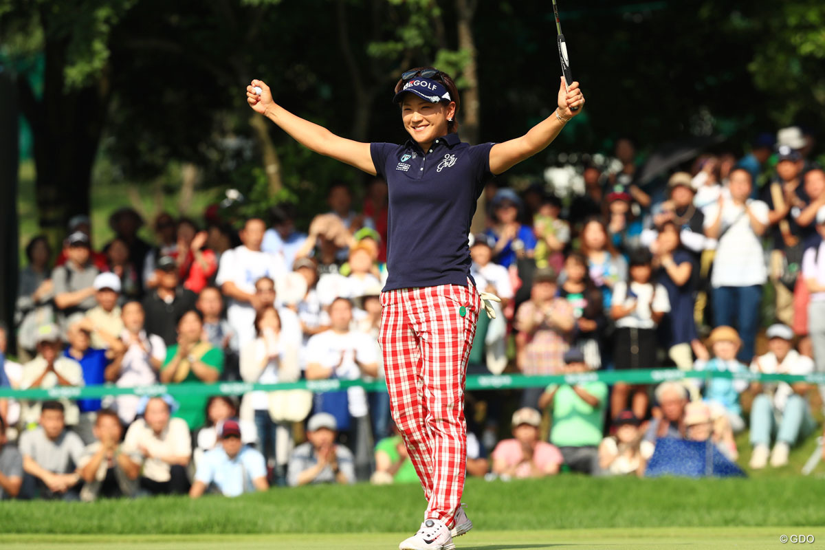 地元の大声援が後押し 成田美寿々が節目の10勝目