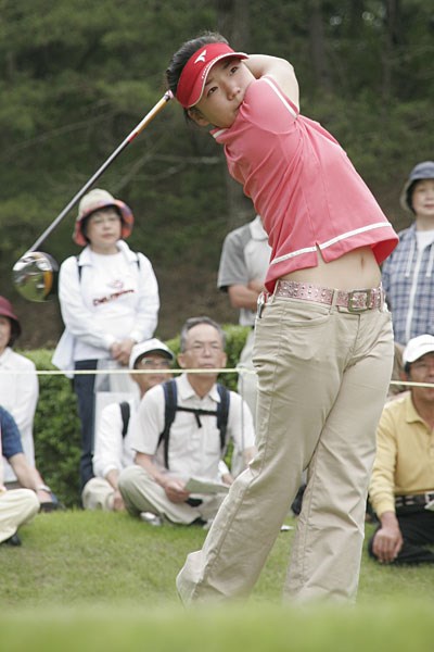 2006年 We Love KOBEサントリーレディスオープンゴルフトーナメント 初日 有村智恵 大会初日、単独トップに立った有村智恵
