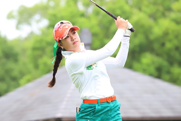 河本結はスコアを伸ばせず、イ・ナリに首位タイで並ばれた※日本女子プロゴルフ協会