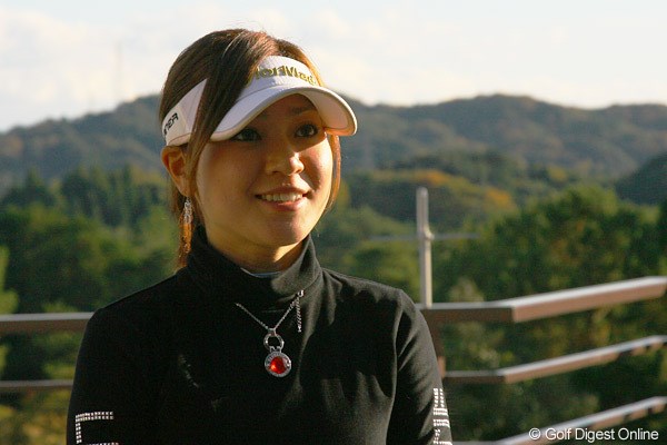 2009年 女子ファイナルクオリファイ 竹村真琴 2010年のツアー出場資格を獲得し笑顔でインタビューに応える竹村真琴