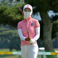 松田鈴英は紫外線を避けるため、マスクを着用しながら最終調整 2018年 センチュリー21レディスゴルフトーナメント 初日 松田鈴英