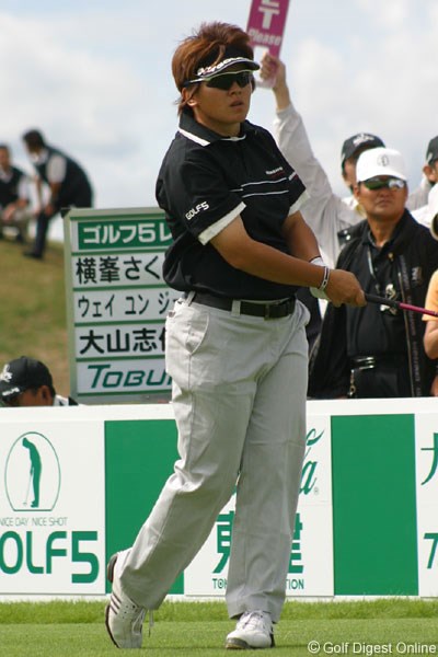2006年 ゴルフ5レディスプロゴルフトーナメント 初日 魏ユンジェ 大会ホステスプロの意地！魏ユンジェが首位不動をぴったりマーク