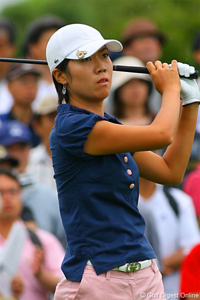 福嶋晃子が首位タイに浮上！有村智恵が予選通過を果たす 【国内女子