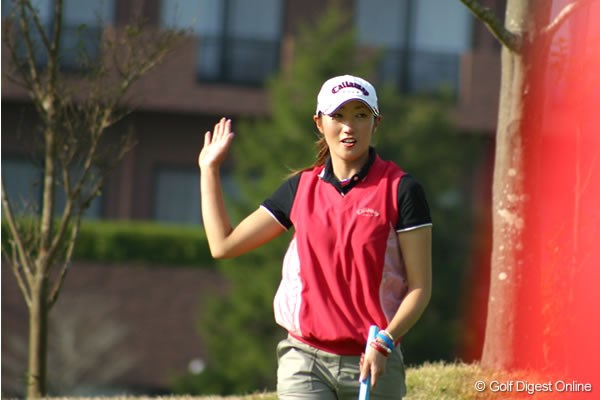2006年 伊藤園レディスゴルフトーナメント 初日 飯島茜 この15番で3連続バーディを決めた飯島茜。3アンダー5位タイとまずまずのスタート