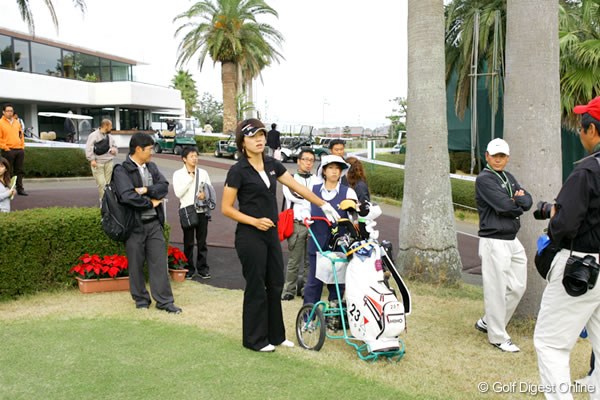 2006年 LPGAツアーチャンピオンシップリコーカップ 事前 大山志保 練習ラウンドにスタートする大山志保