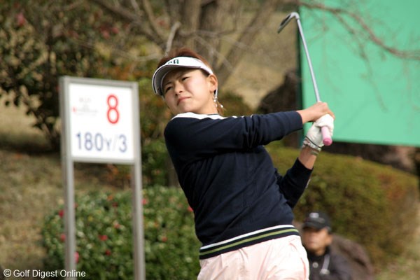 2006年 日韓女子プロゴルフ対抗戦 初日 横峯さくら 日本でも戦う全美貞を下した横峯さくら
