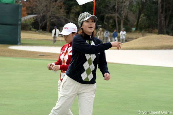 2006年 日韓女子プロゴルフ対抗戦 最終日 古閑美保 トップスタートの古閑美保が張晶と引き分け日本に流れを引き寄せた