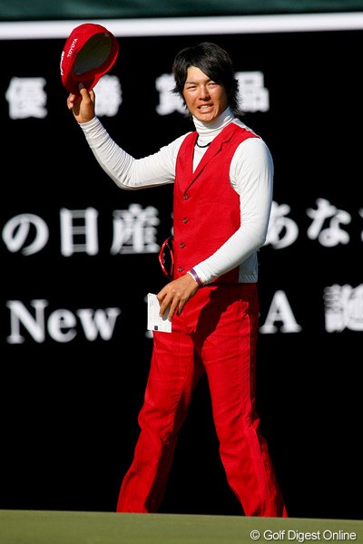 2009年 ゴルフ日本シリーズJTカップ最終日 石川遼 18歳と80日。石川遼が尾崎将司の記録を大幅に更新しての最年少賞金王に輝いた