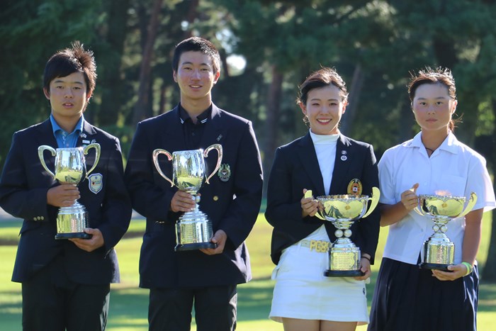 ジュニア日本一の栄冠を勝ち取った4人。吉田優利（右から2人目）は日本女子アマとの2冠を達成した 2018年 日本ジュニアゴルフ選手権 吉沢己咲 杉浦悠太 吉田優利 森愉生
