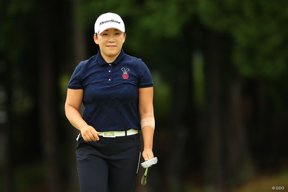 申ジエが今季2勝目に王手 比嘉真美子が1差2位
