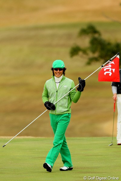 ラウンド中も笑顔の多かった石川遼 師匠と同組じゃ 自らキャディも兼任します 09年 第11回gmaプロ アマチャリティーゴルフ 武勇伝カップ 石川遼 フォトギャラリー Gdo