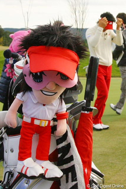 画像詳細 石川遼 テレビマッチ 燃える炎の眼差し 石川遼が目隠しショットに挑戦 Gdo ゴルフダイジェスト オンライン