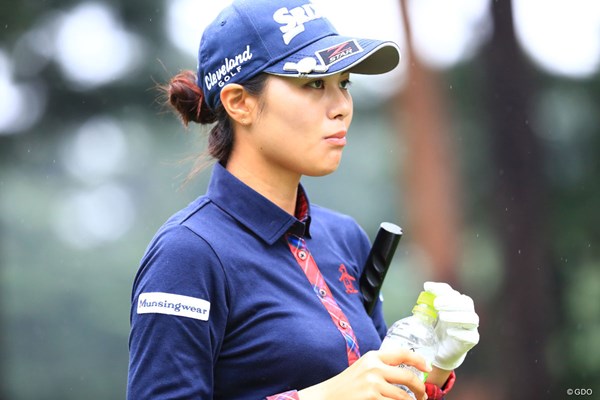 2018年 日本女子オープンゴルフ選手権競技 初日 新垣比菜 給水
