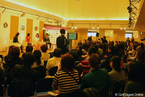上原彩子、東尾理子、矢野東のトークショーに200名を越える来場者が集まった