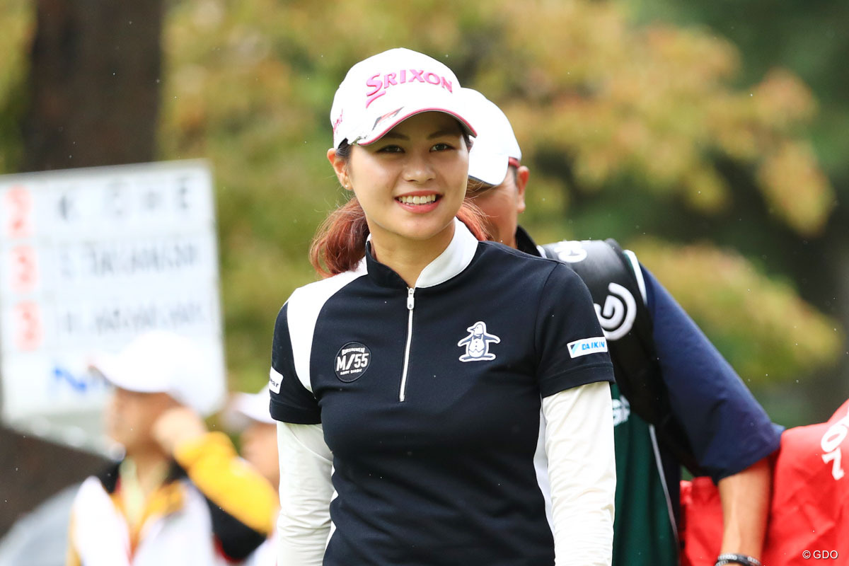 チョン・インジにサインをおねだり 新垣比菜が6位浮上【国内女子ツアー LPGA】｜GDO ゴルフダイジェスト・オンライン