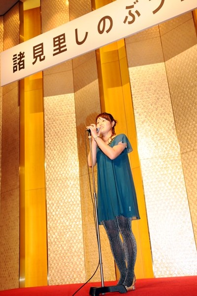 諸見里しのぶ