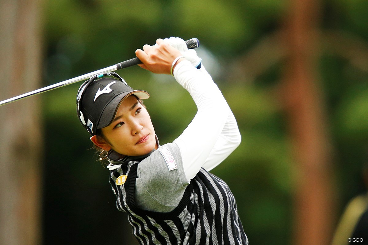 原英莉花、新垣比菜ら4人が首位発進 3打差に16人の混戦