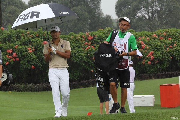 2019年 CIMBクラシック 初日 小平智 PGAツアー2季目の小平智（左）はマレーシアで上位を目指す