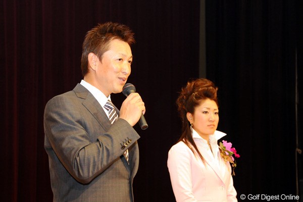 2009年 ホットニュース 藤本麻子 今季ドラゴンズを引退した立浪和義氏が来賓として挨拶。桧山氏といっしょにゴルフを通じて知り合ったそうです。