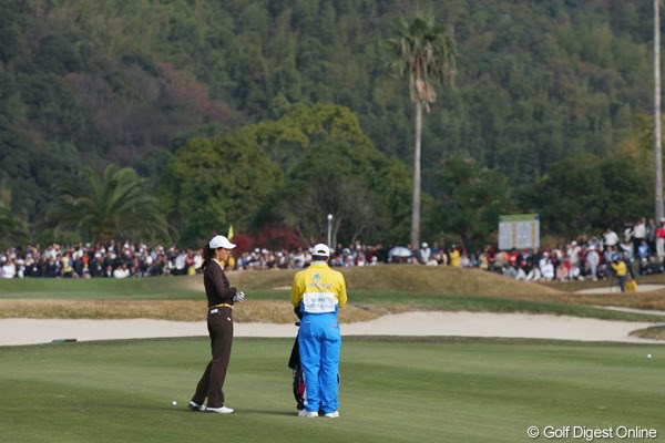 2005年 カシオワールドオープンゴルフトーナメント 2日目 ミッシェル・ウィ 3バーディ、6ボギーと出入りの激しい1日となったミッシェル・ウィ