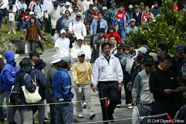 2005年 ダイキンオーキッドレディスゴルフトーナメント 初日 平日にもかかわらず、1995年以来の記録となる6,321人の大ギャラリーが集結した！