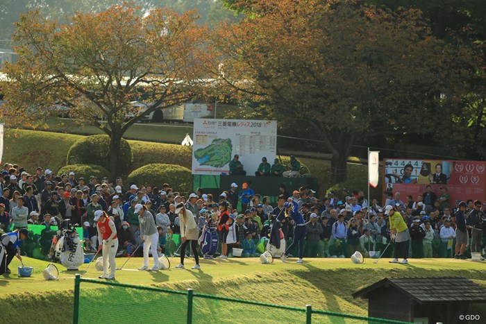 朝から練習場も多くのギャラリー 2018年 樋口久子 三菱電機レディスゴルフトーナメント 最終日 練習場
