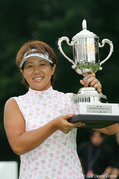2005年 ベルーナレディースカップゴルフトーナメント 最終日 藤井かすみ 大会レコードで今季2勝目を飾った藤井かすみ