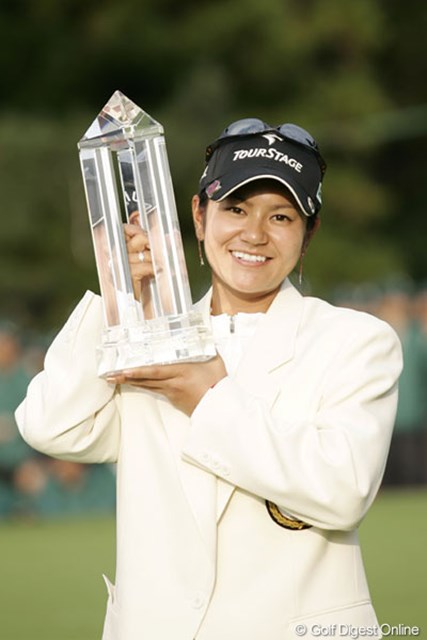 宮里藍が今季5勝目 賞金ランクも再びトップに 諸見里しのぶは2位タイ 国内女子ツアー Lpga Gdo ゴルフダイジェスト オンライン