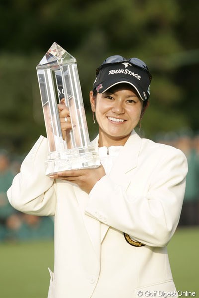 2005年 樋口久子IDC大塚家具レディス 最終日 宮里藍 初日から首位を守る完全優勝で再び賞金ランキングトップに躍り出た宮里藍