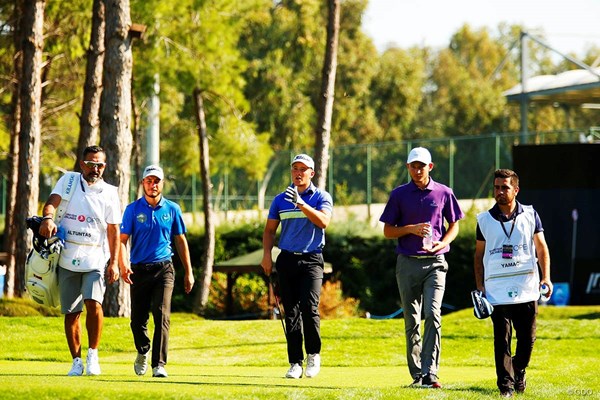 地元トルコの3選手。屈強なキャディを従えるオルタンタス（左から2人目）だけがプロゴルファー