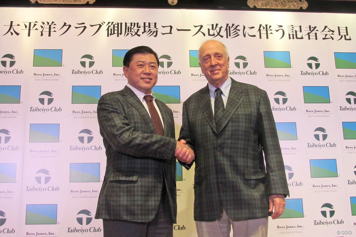 2018年 三井住友VISA太平洋マスターズ 事前 太平洋クラブ・韓俊社長＆リース・ジョーンズ氏（右）